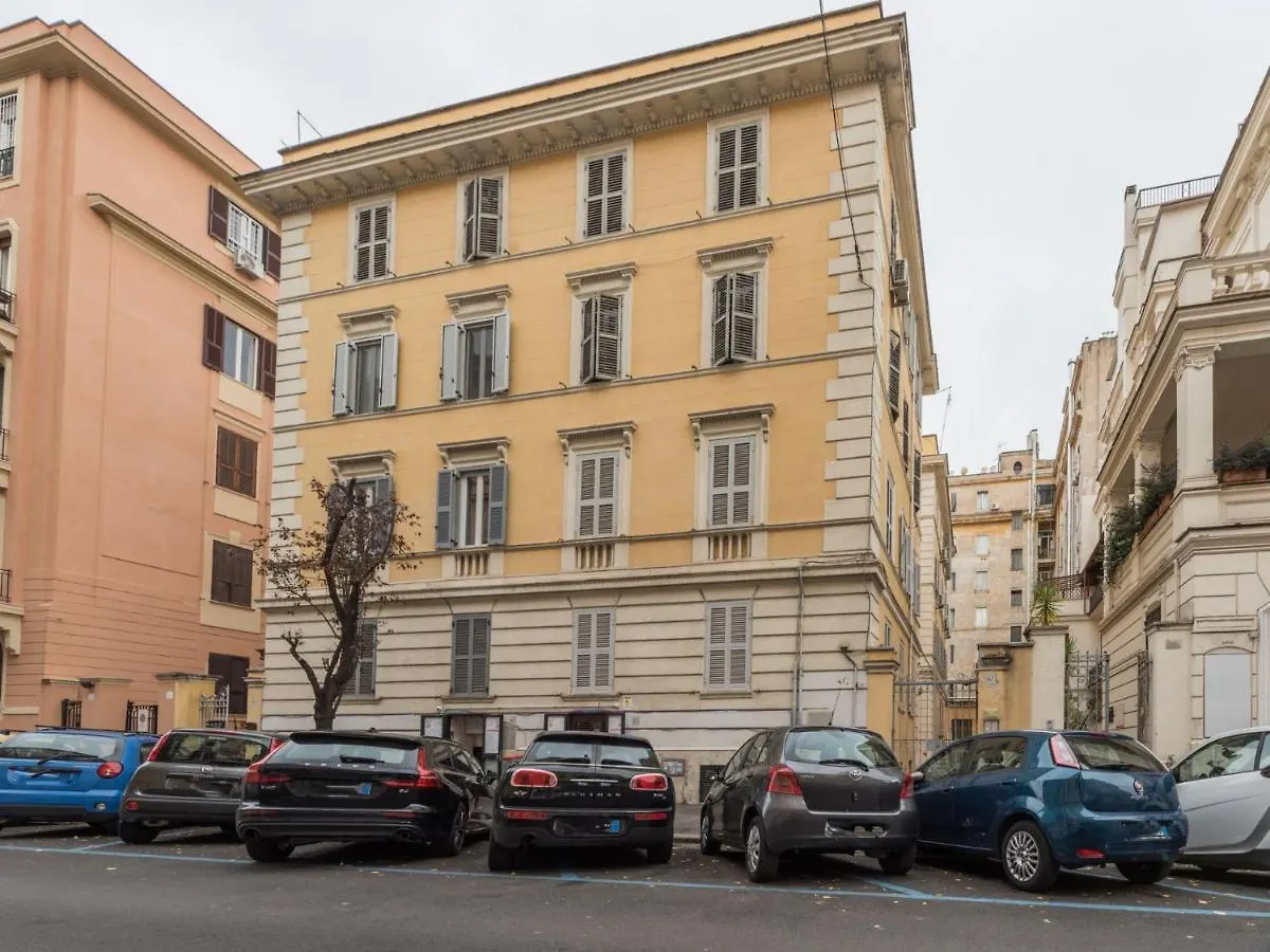 The Best Rent - Sunny Three-Bedroom Apartment Near Ottaviano Metro Stop Rome
