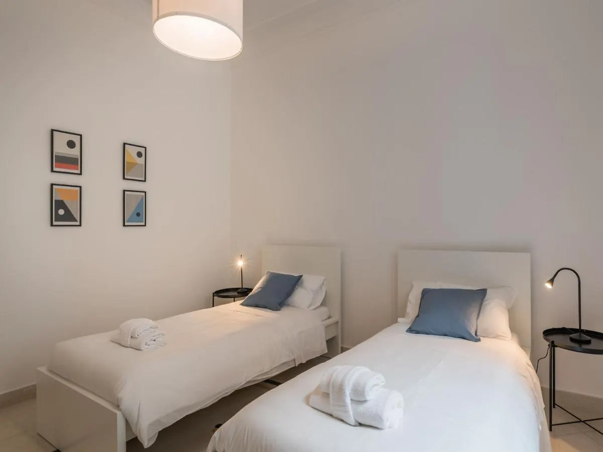 The Best Rent - Sunny Three-Bedroom Apartment Near Ottaviano Metro Stop Rome 0*,