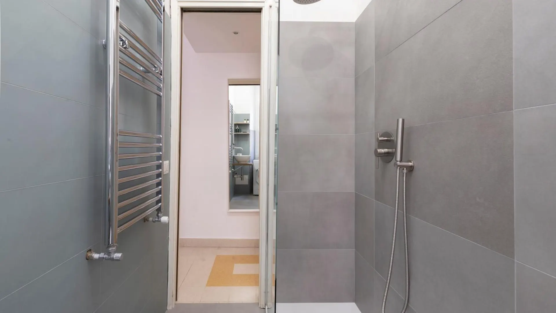 The Best Rent - Sunny Three-Bedroom Apartment Near Ottaviano Metro Stop Rome 0*,