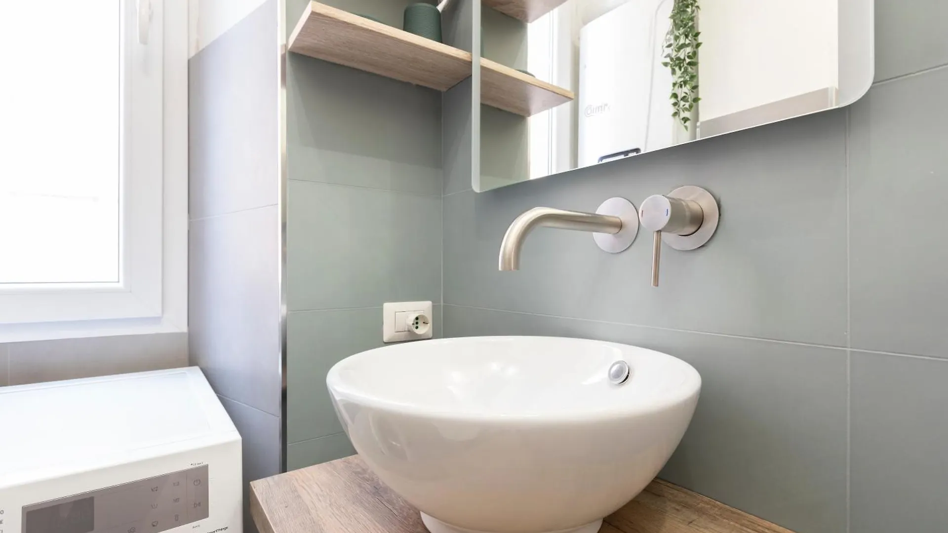 The Best Rent - Sunny Three-Bedroom Apartment Near Ottaviano Metro Stop Rome