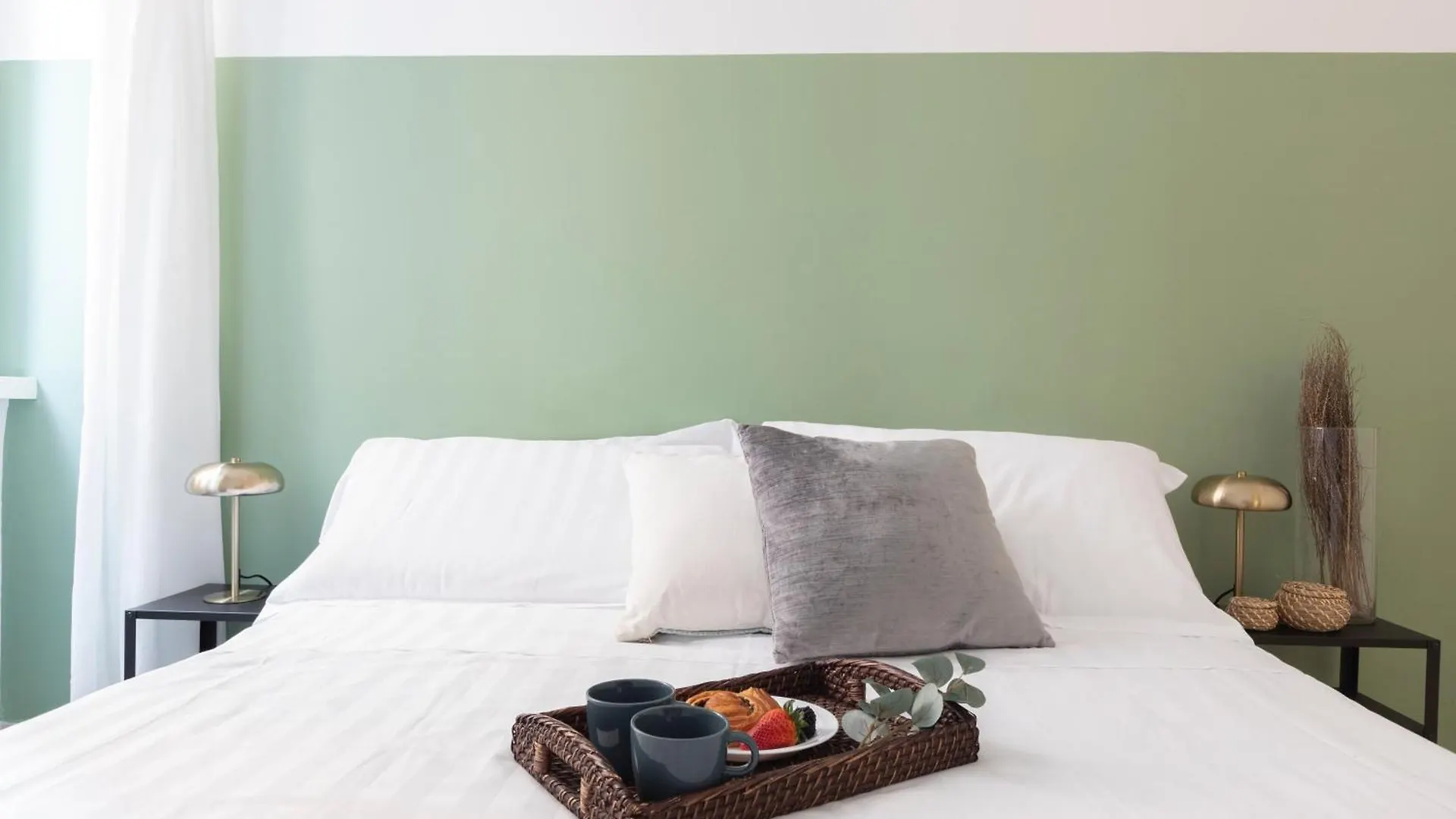 The Best Rent - Sunny Three-Bedroom Apartment Near Ottaviano Metro Stop Rome
