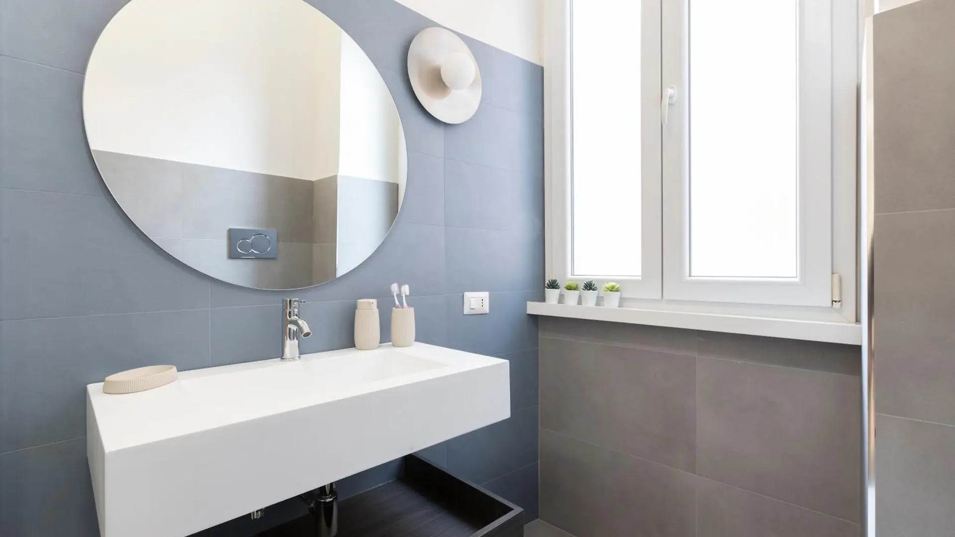 The Best Rent - Sunny Three-Bedroom Apartment Near Ottaviano Metro Stop Rome