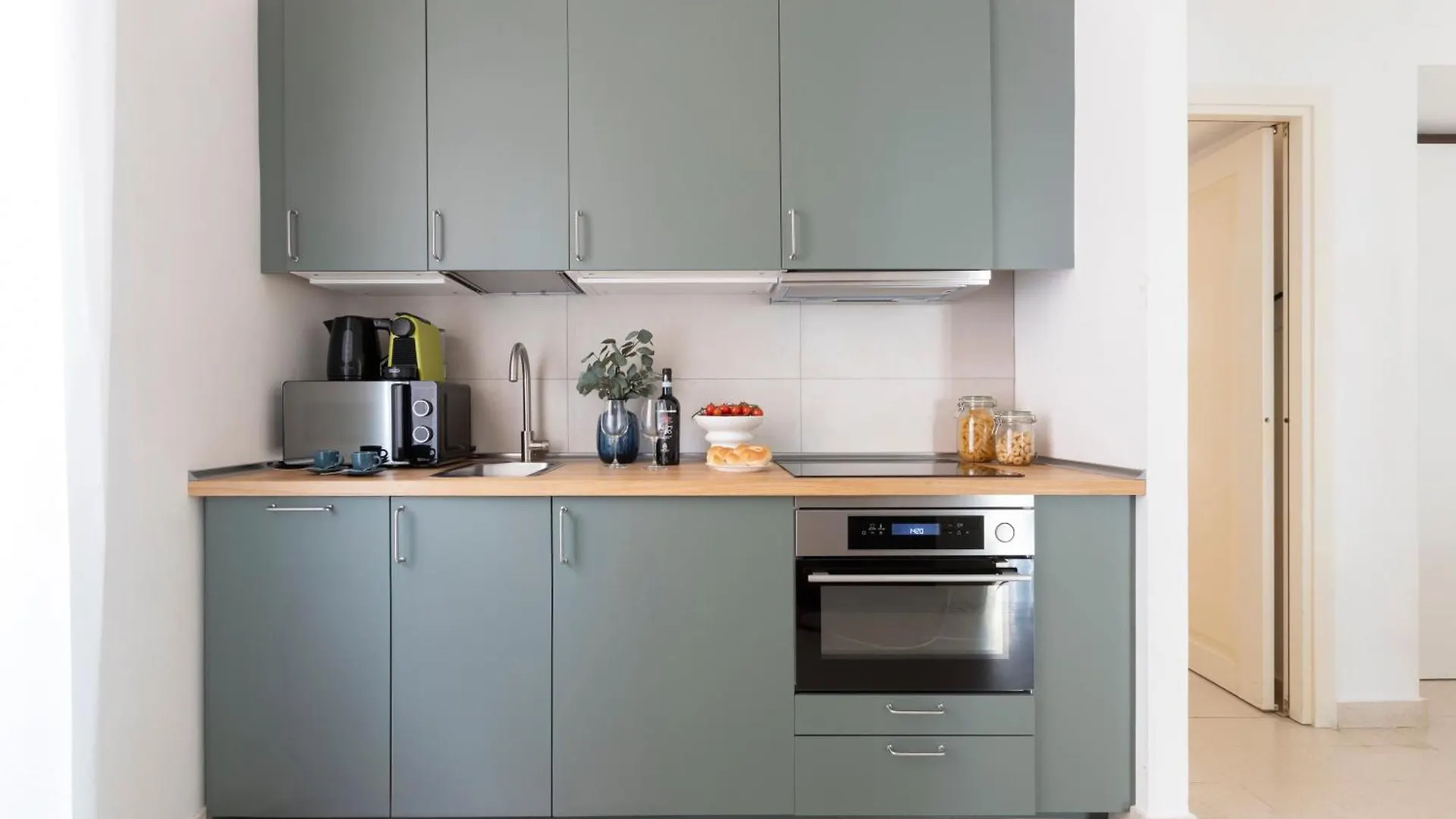The Best Rent - Sunny Three-Bedroom Apartment Near Ottaviano Metro Stop Rome Italy