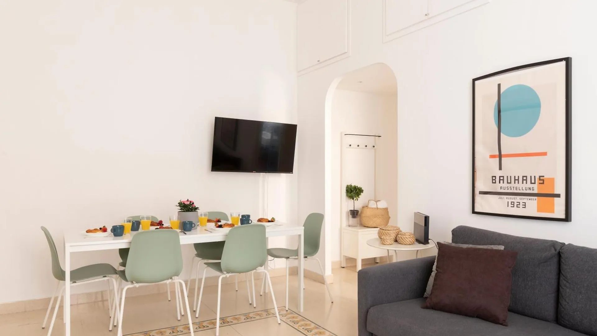 The Best Rent - Sunny Three-Bedroom Apartment Near Ottaviano Metro Stop Rome Italy