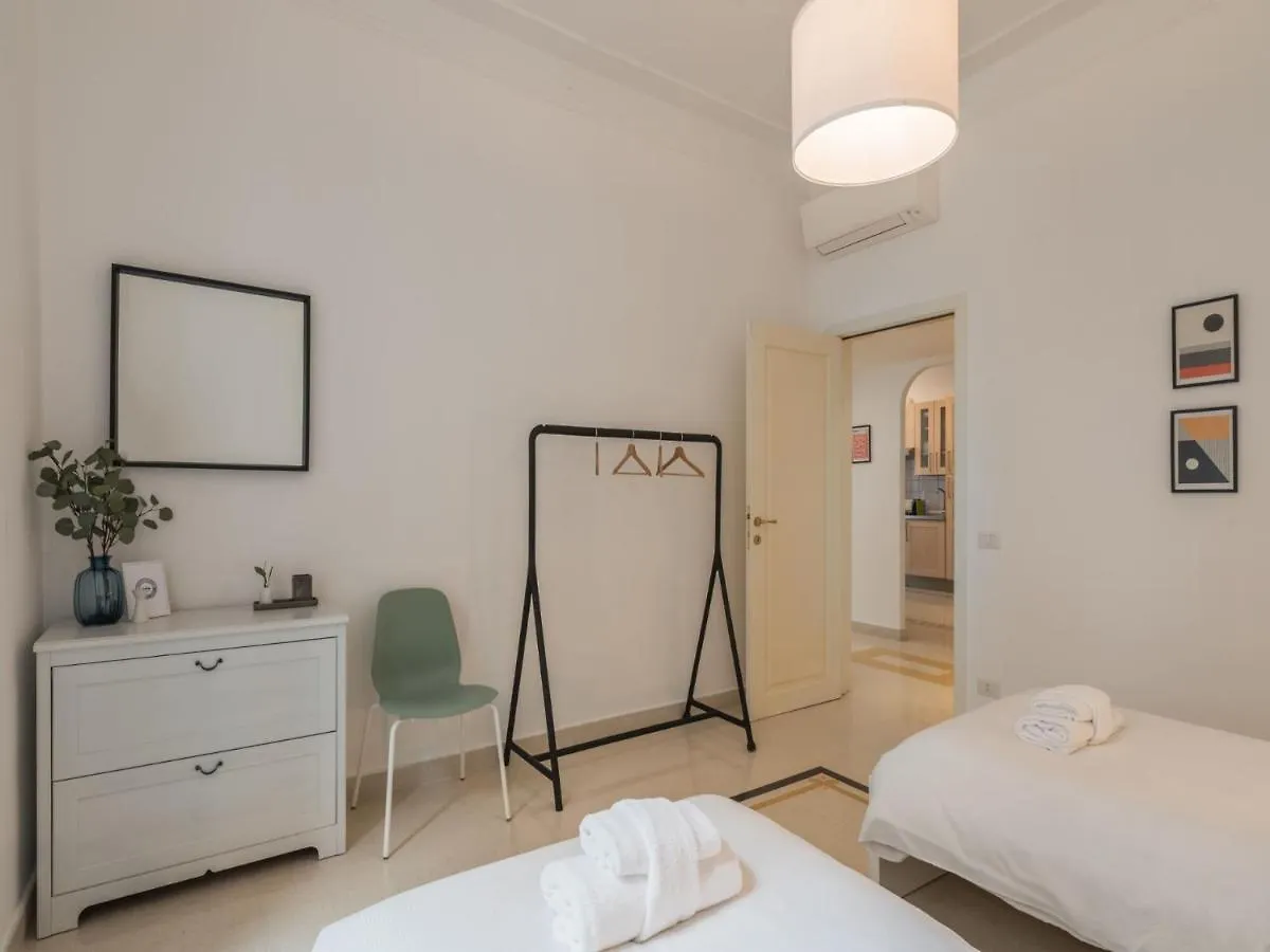 The Best Rent - Sunny Three-Bedroom Apartment Near Ottaviano Metro Stop Řím Itálie