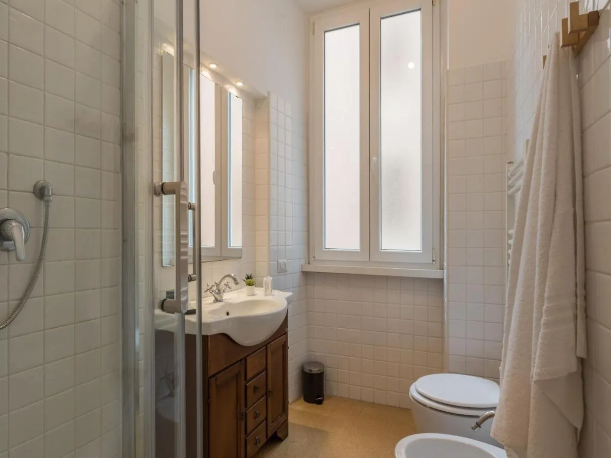 The Best Rent - Sunny Three-Bedroom Apartment Near Ottaviano Metro Stop Řím 0*,