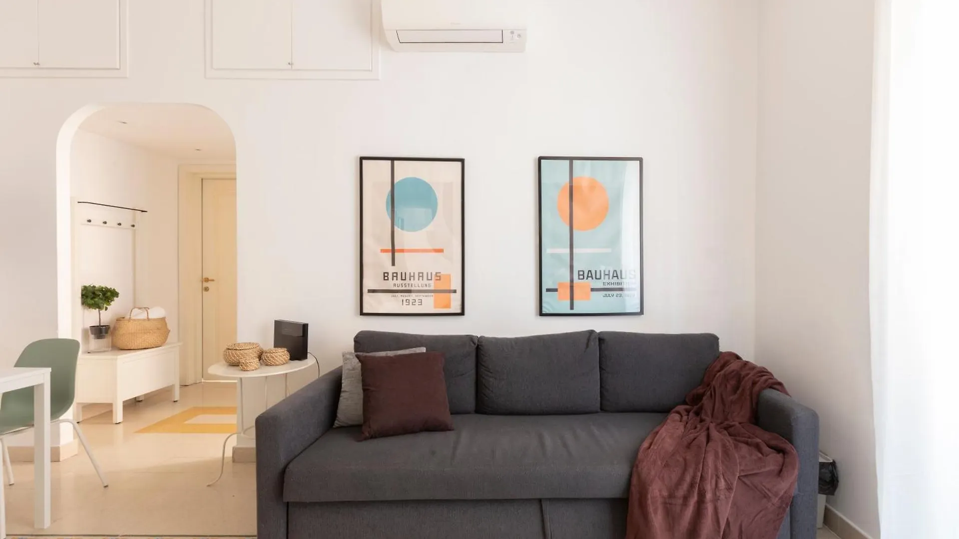 The Best Rent - Sunny Three-Bedroom Apartment Near Ottaviano Metro Stop Řím